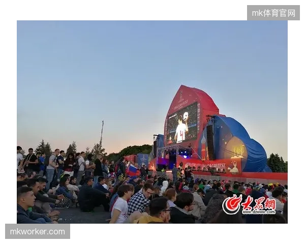 强大的客场助威声势或将美国赛场变为主场，球迷激情是球队的第十二人。